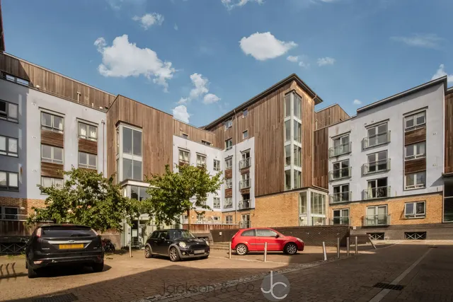 Quayside Drive, Colchester, Essex, CO2 8GQ, photo 1