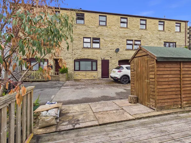 Photo 2 — Crossley Place, Skipton, BD23