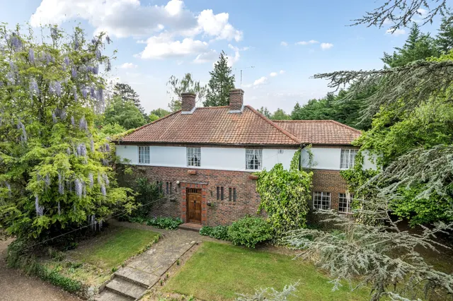 Lower Road, Leatherhead, KT22, photo 1