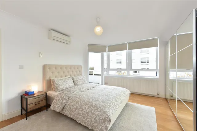 Stunning Views Over The Park, Hyde Park Towers, W2, photo 2