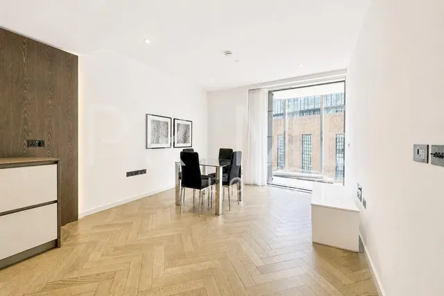 Fladgate House, Circus West, SW11, photo 2