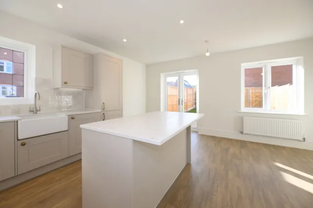 The Orchards, Leighwood Fields, GU6, photo 3