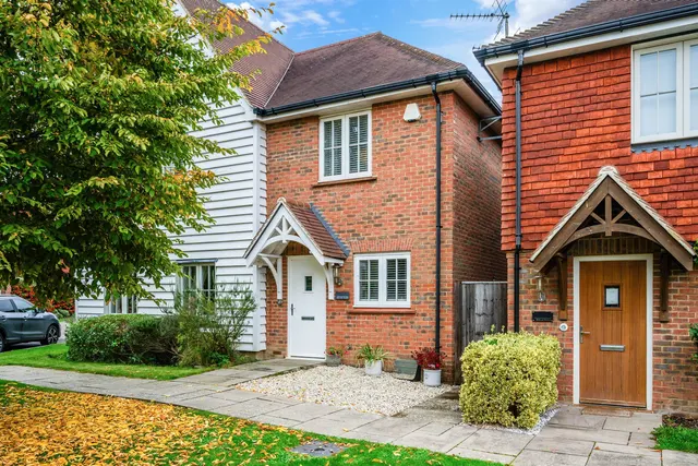 2 bedroom house — Willow Place, Barns Green, Horsham, RH13 0BA