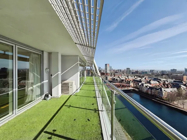 The Quays, Salford, M50, photo 1