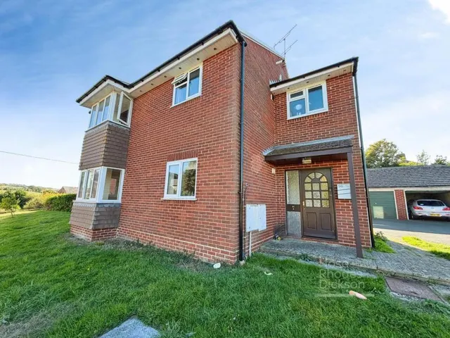 Carisbrooke High Street, Newport, PO30, photo 1