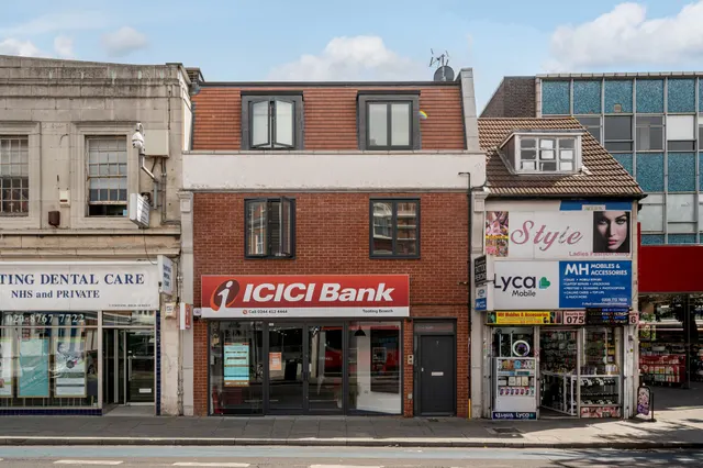 Photo 3 — Flat A, 7 Tooting High Street, London