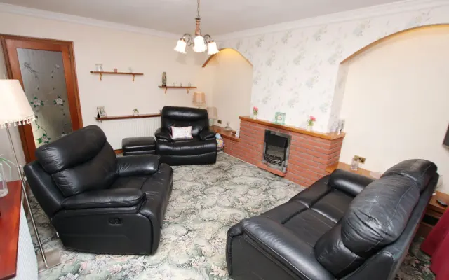 Photo 3 — Birks Avenue Millhouse Green