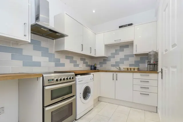 Broad Street, TW11, photo 1