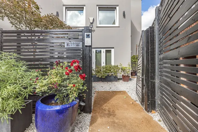 Photo 2 — Cromwell Avenue, London, N6