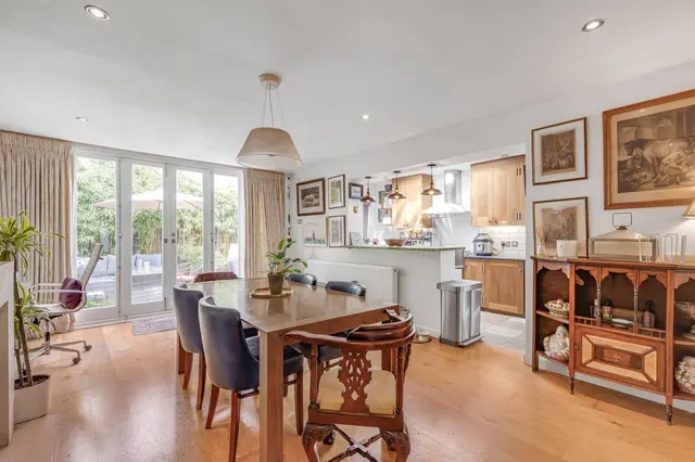 Cromwell Avenue, London, N6, photo 1