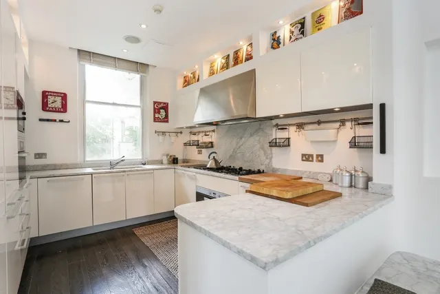 Photo 2 — Finborough Road London SW10