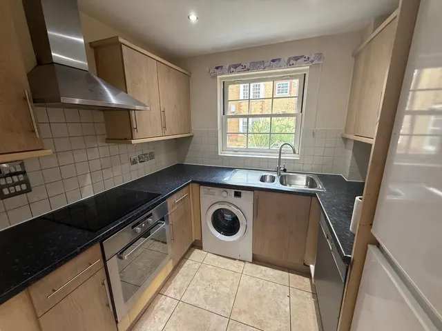 Blackwell Close, London, N21 1UL, photo 1