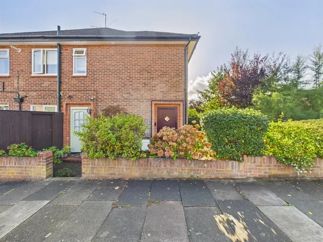 Chamberlain Way, Pinner, HA5, photo 1