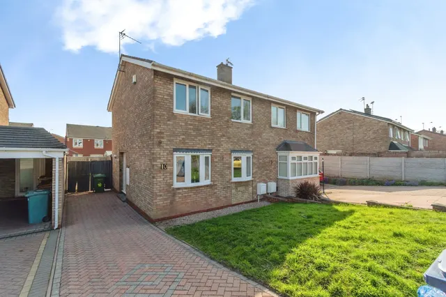 Redwood Drive, Cannock, WS11, photo 1