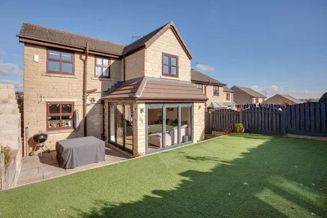 West End Drive, Cleckheaton, BD19, photo 1