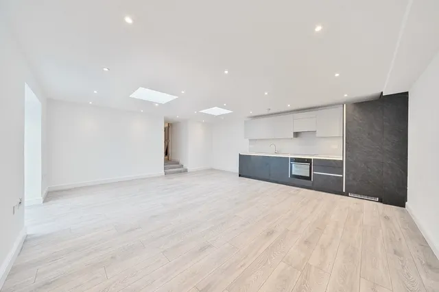 Wray Park Road, Reigate, RH2, photo 2