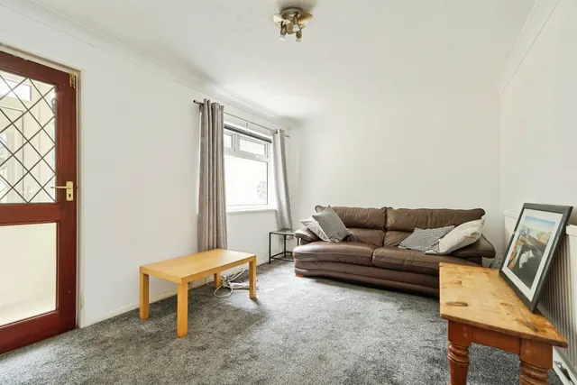 Photo 3 — Elmhurst Gardens, Leeds