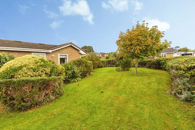 Fairoaks Crescent, Llay, LL12, photo 2