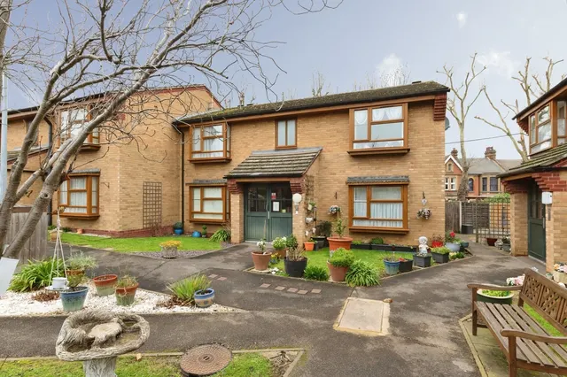 Palmers Drive, Grays, Essex, RM17, photo 1