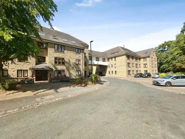 Oak Tree Lodge, Harlow Manor Park, HG2, photo 1