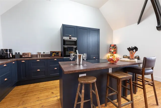 Photo 2 — Groves House, Portland, DT5 1BD