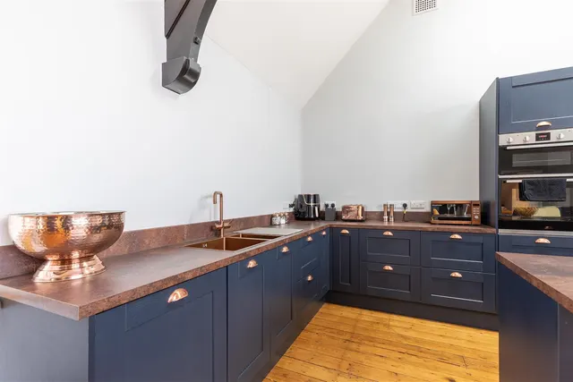 Photo 3 — Groves House, Portland, DT5 1BD