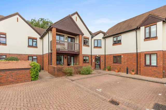 Jasmine Crescent, Princes Risborough, HP27, photo 1