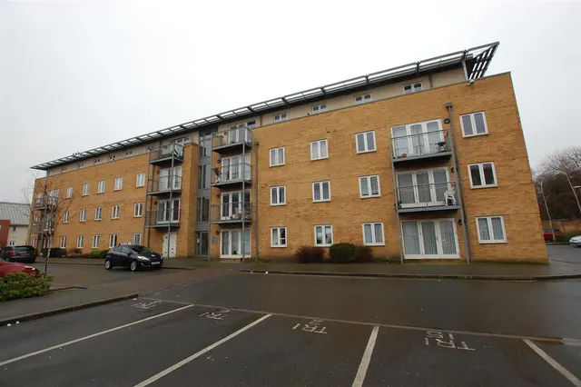 King George Crescent, Wembley, HA0, photo 2