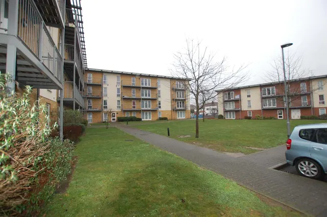 King George Crescent, Wembley, HA0, photo 3