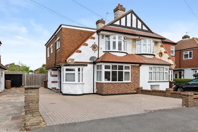 Chadacre Road, Epsom, KT17 2HJ, photo 1