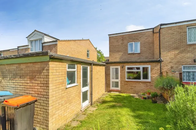 Bramble Avenue, Conniburrow, Milton Keynes, Buckinghamshire, MK14, photo 1