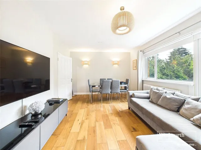 Rosewood House, 2 Manor Hall Drive, Hendon, NW4, photo 1