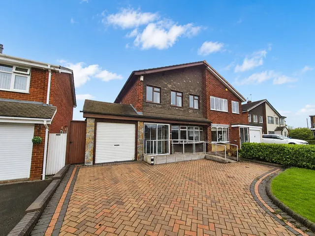 Wardles Lane, Great Wyrley, WS6, photo 1