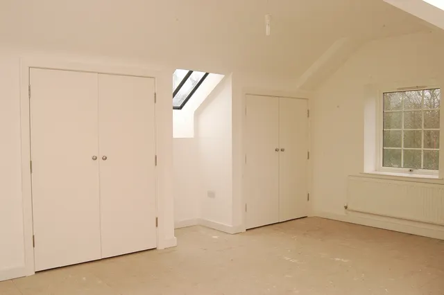 Mitcham, CR4, photo 3