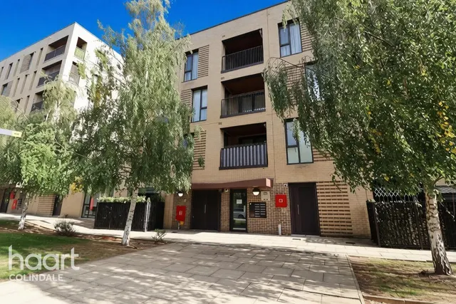 Bristol Avenue, London, NW9, photo 1