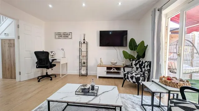 Peel Court, Slough, SL1, photo 2