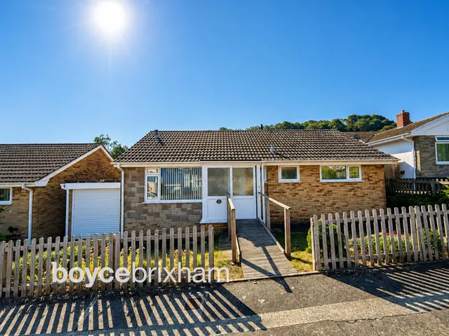 Maple Road, Brixham, photo 1