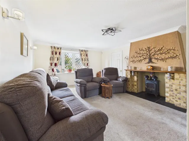 Pineway, Abbeydale, photo 3