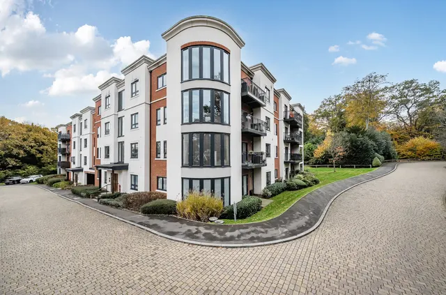 London Road, Binfield, Bracknell, Berkshire, RG42 4FG, photo 1