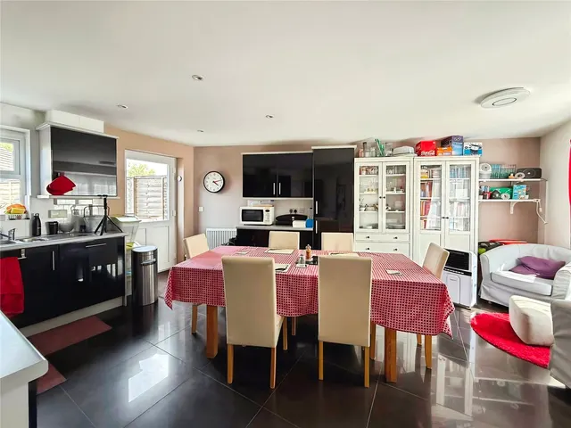 Photo 2 — Sparrowhawk Way, Bracknell, Berkshire, RG12 8AZ