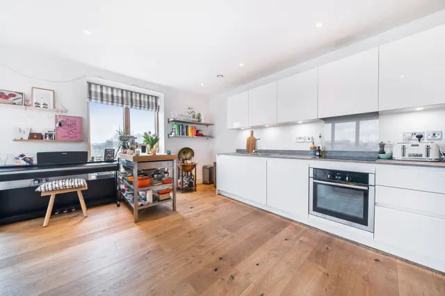 Photo 2 — Flat 23, 2B Cavendish Road, London