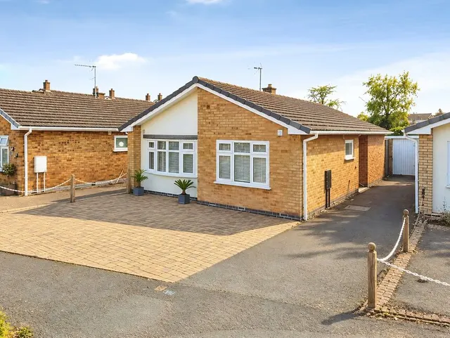 Calver Crescent, Sapcote, LE9, photo 1