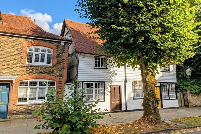 Causeway, Horsham, RH12, photo 1