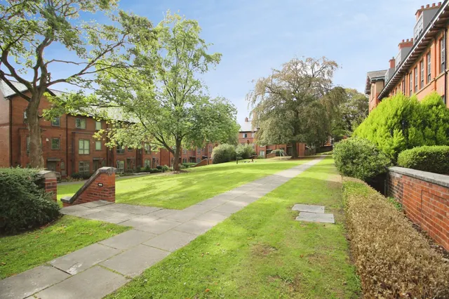 Photo 2 — Victoria Gardens, Hyde Park, Leeds