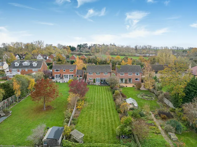 Grendon Road, Edgcott, photo 1
