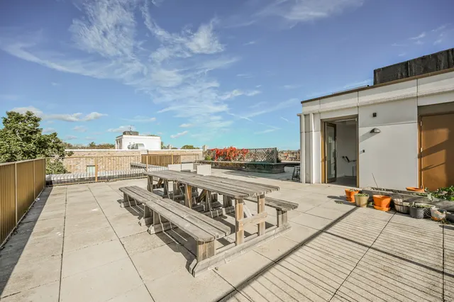 London, N17, photo 2