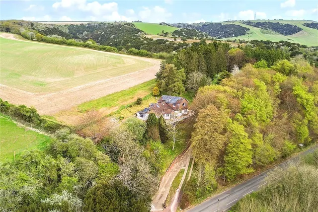Gravel Hill, Clanfield, PO8, photo 1