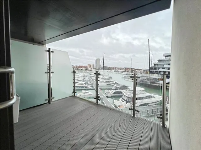 Maritime Walk, Ocean Village, SO14, photo 3