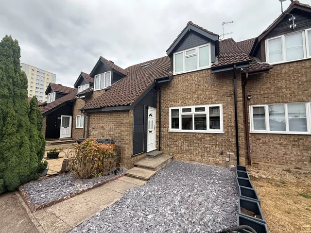 1 bedroom house — Mahon Close, ENFIELD