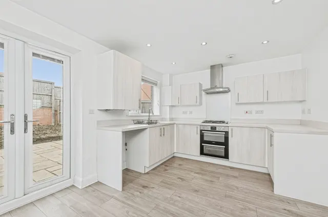 Photo 3 — Burkwood View, WAKEFIELD